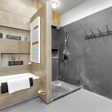 G5 - Penthouse Apartment